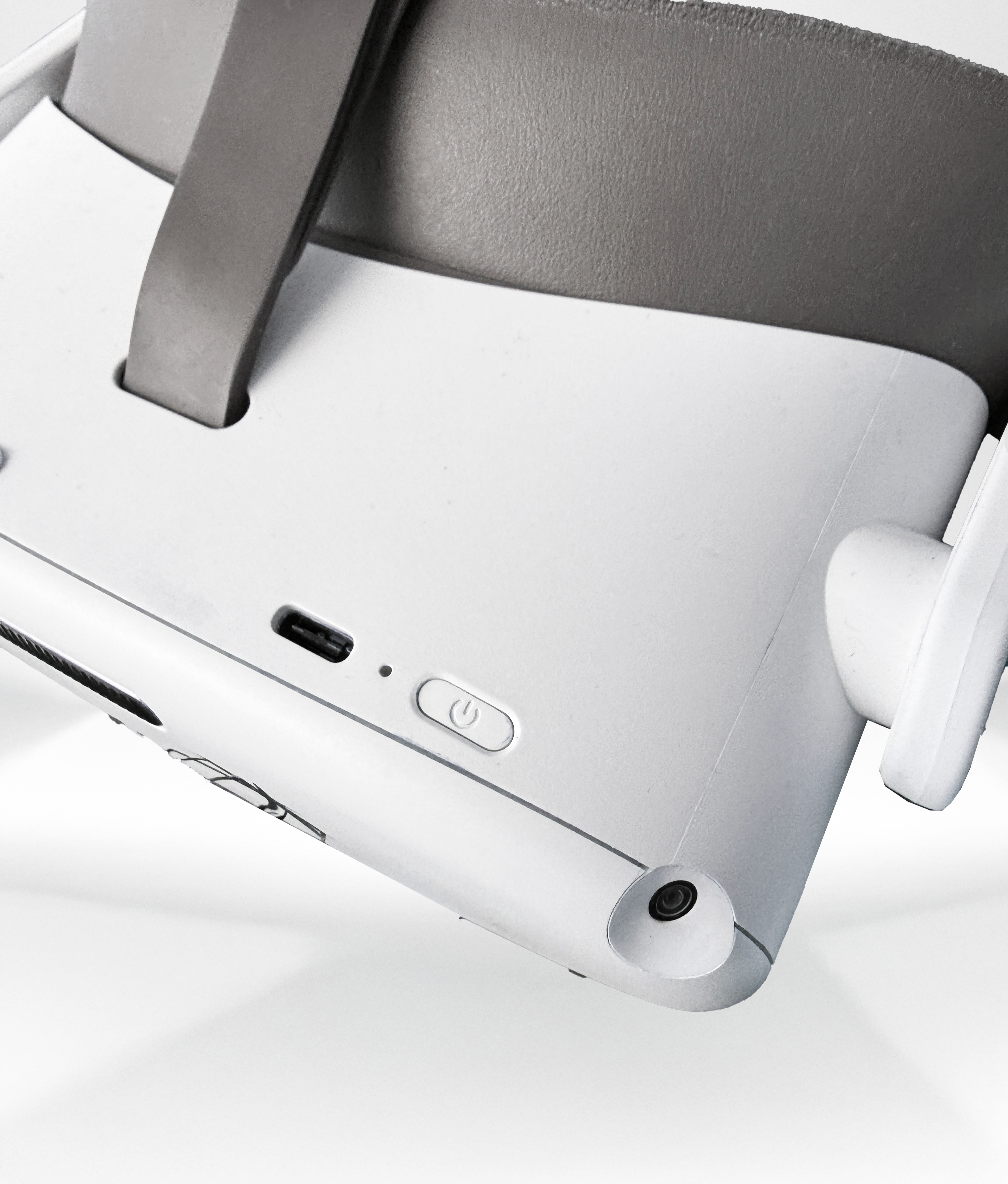 Device charging port